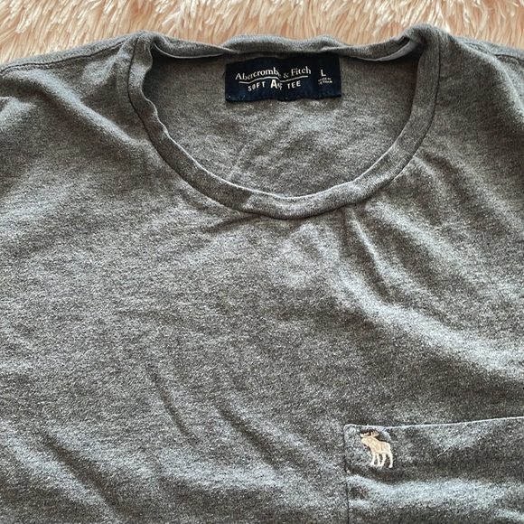 Abercrombie & Fitch Men’s Tee - Picture 2 of 3
